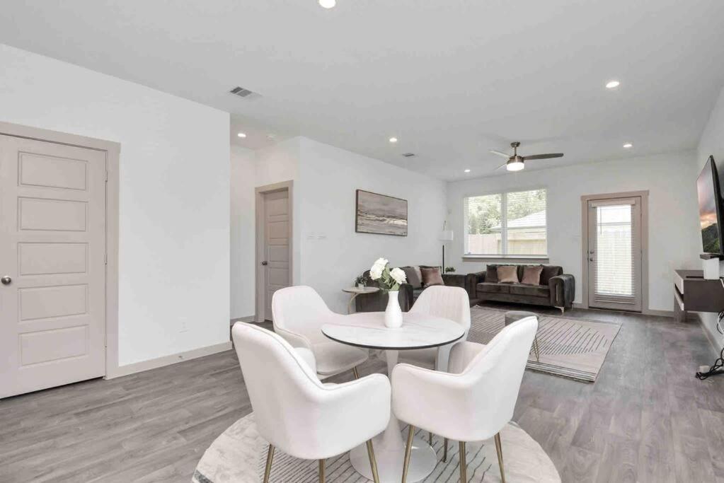 4Bedroom Escape - Near Med Center With Backyard Houston Bagian luar foto
