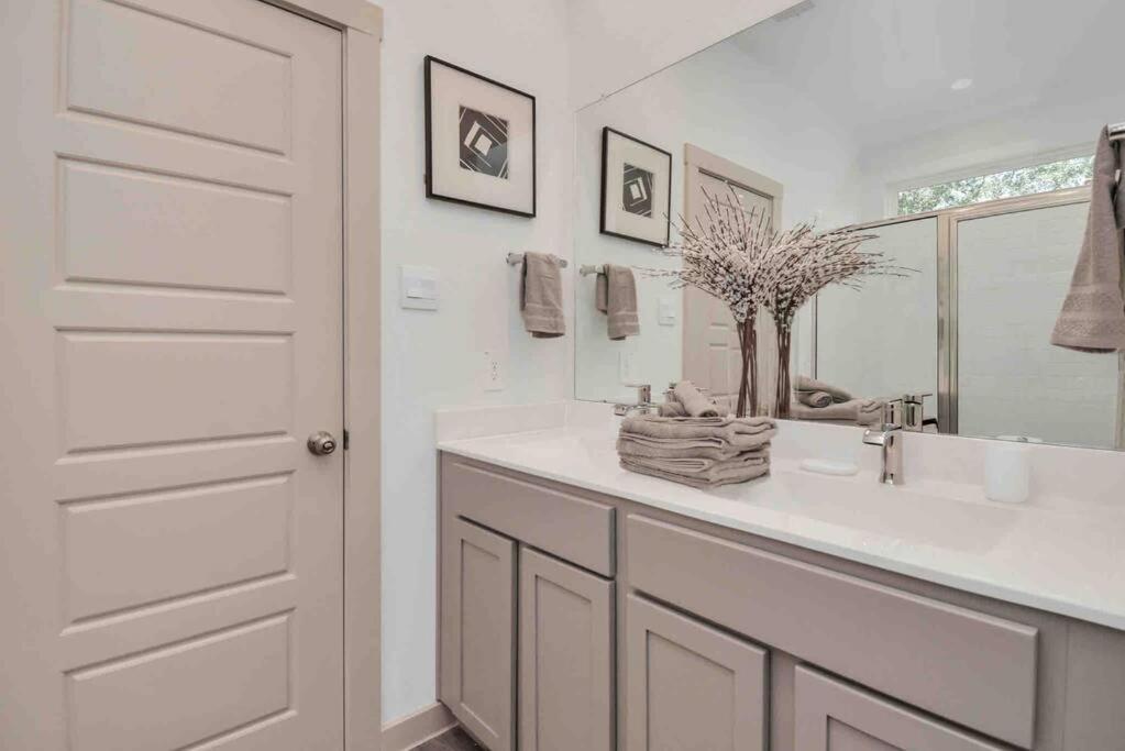 4Bedroom Escape - Near Med Center With Backyard Houston Bagian luar foto