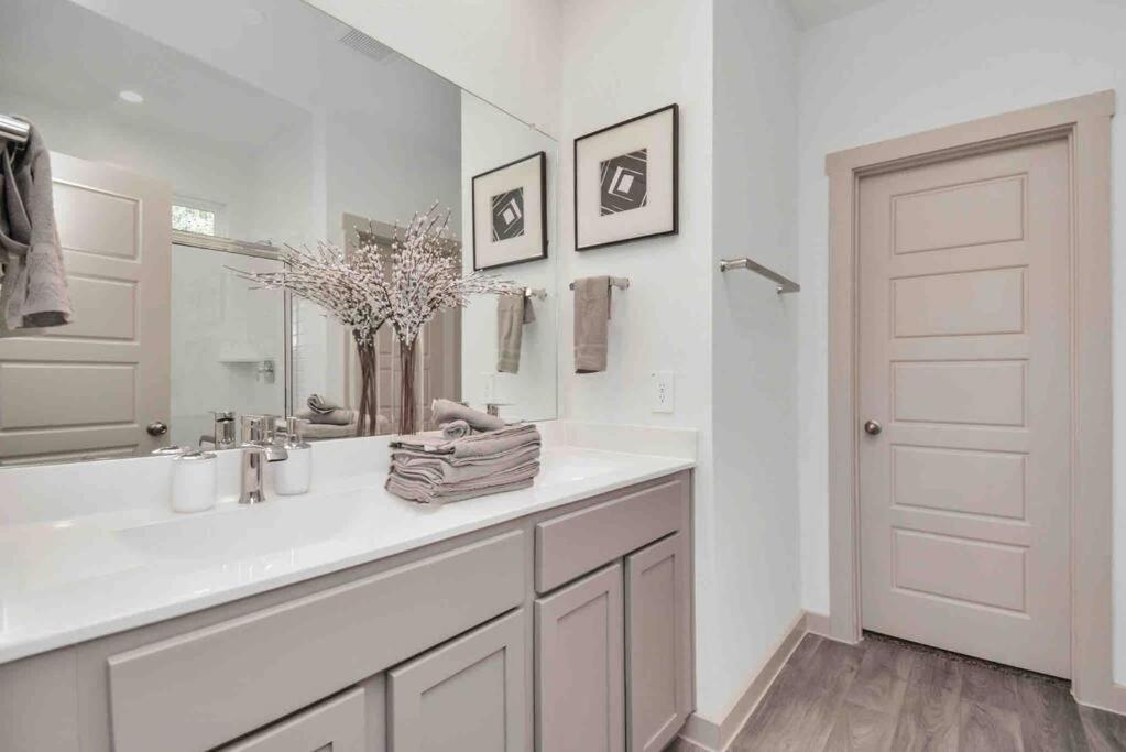 4Bedroom Escape - Near Med Center With Backyard Houston Bagian luar foto