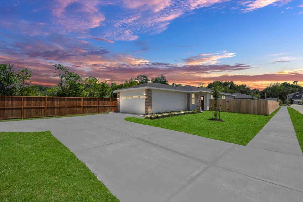 4Bedroom Escape - Near Med Center With Backyard Houston Bagian luar foto
